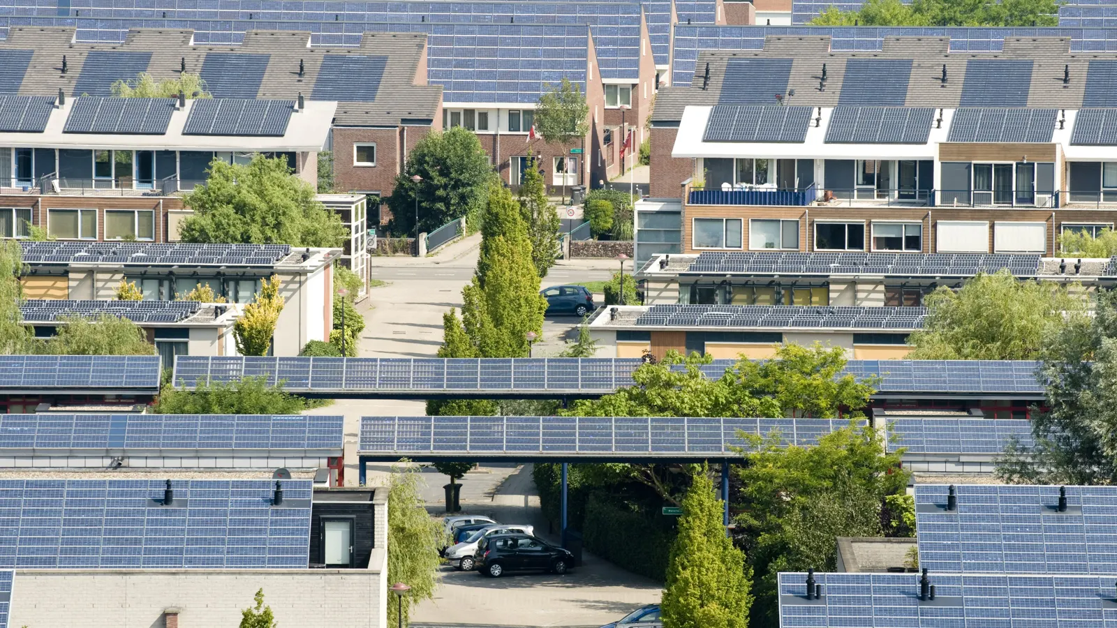 Nederlandse woningen met zonnepanelen op het dak